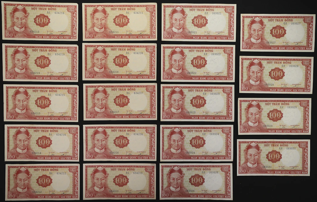 VIETNAM, SOUTH. Lot of (19). National Bank of Vietnam. 100 Dong, ND