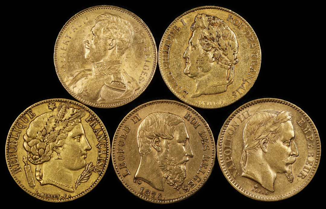 (0.935 oz, 29.082 g AGW). Mixed World. Lot of (5) Mixed Date Gold 20 Francs.