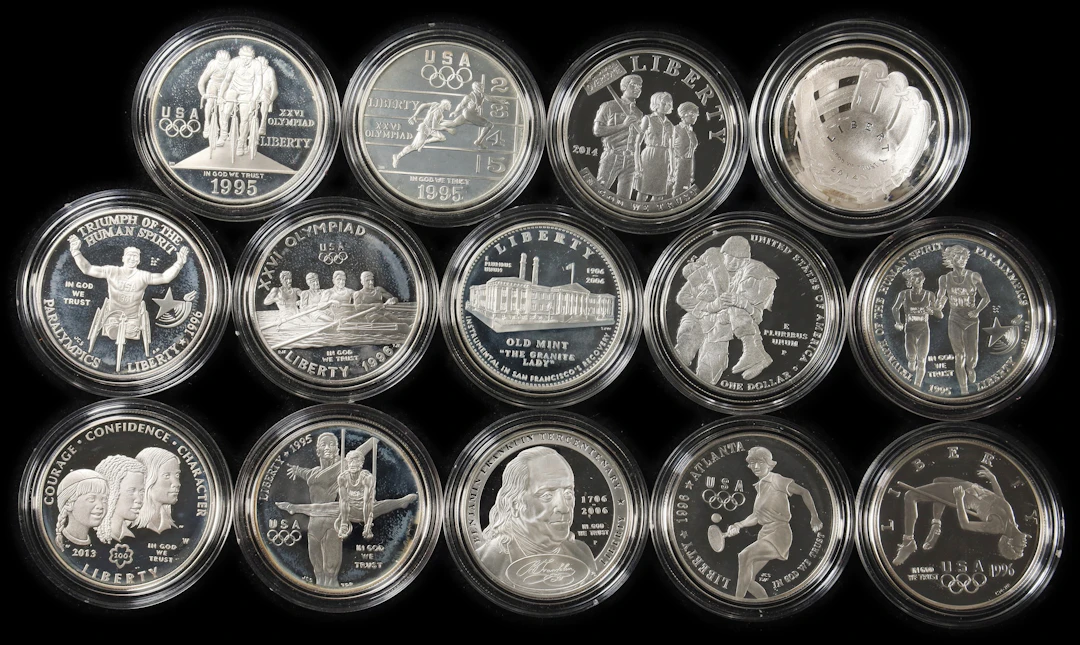 (10.828 oz, 336.782 g ASW). Lot of (14) Mixed Date U.S. Commemorative