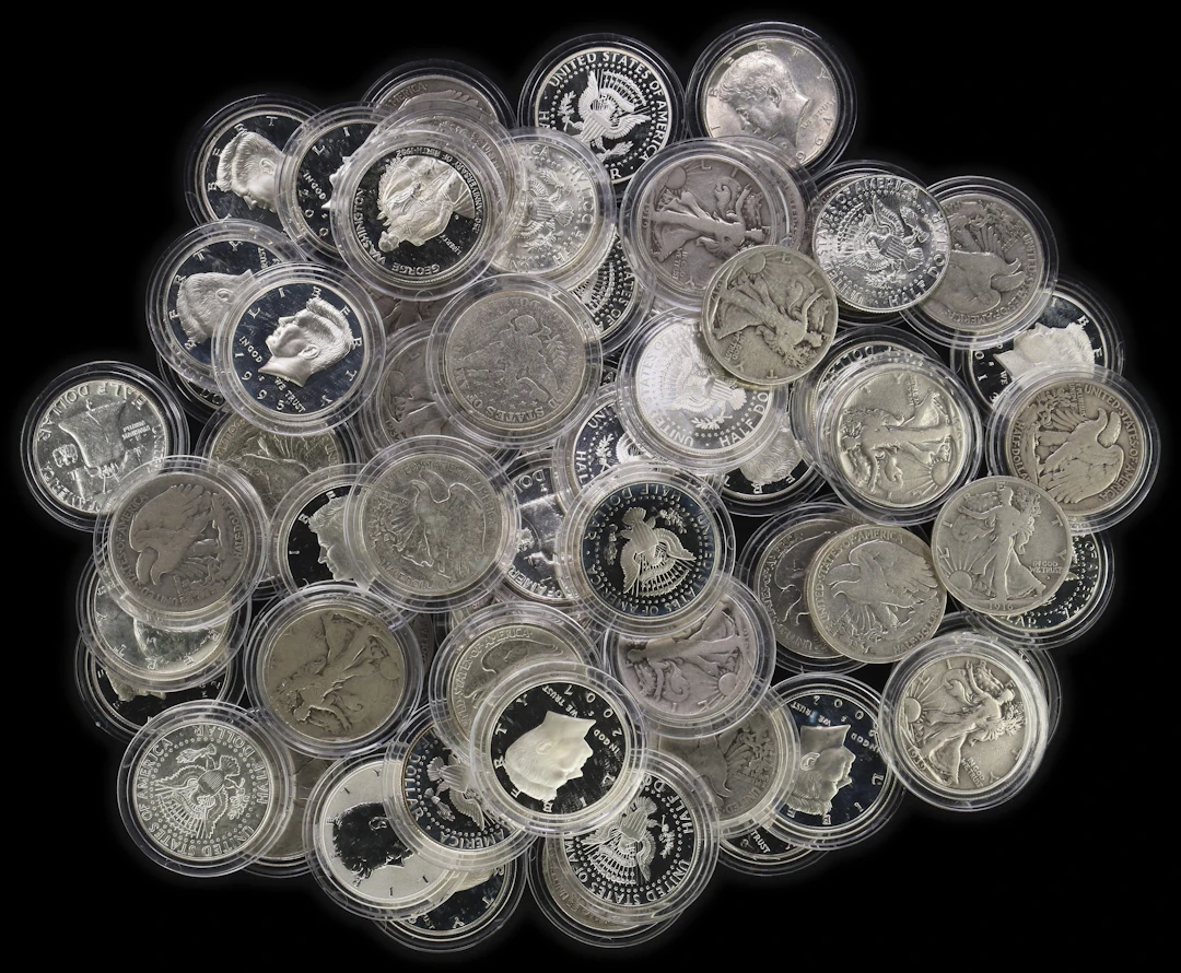 (24.668 oz, 767.258 g ASW). $34.50 Face Value in 90% Silver Half-Dollars.