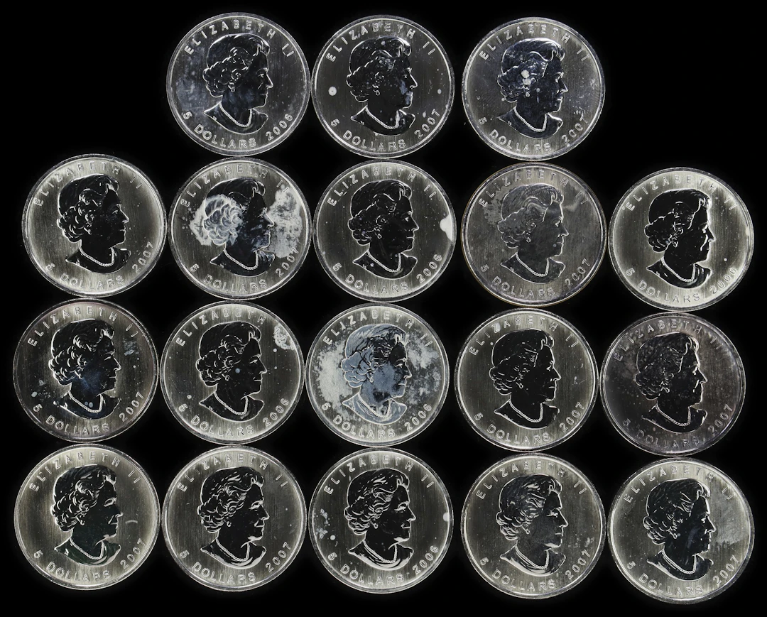 (18 oz, 559.872 g ASW). Canada. Lot of (18) Mixed Date 1 oz Silver