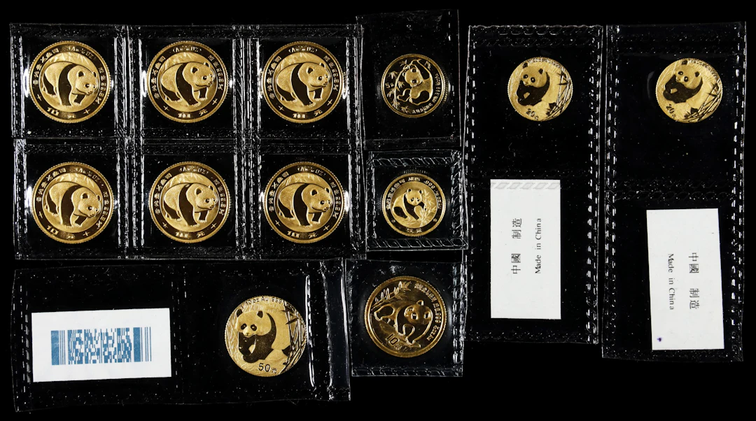 (t) CHINA. Group of Gold Issues (12 Pieces), 1983-2001. Panda Series.