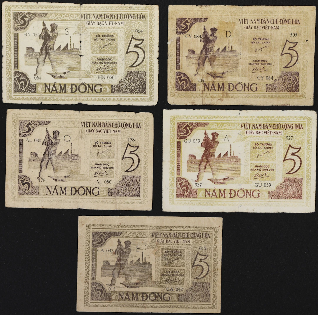 VIETNAM. Lot of (5). Viet-Nam Dan-Chu Cong-Hoa. 5 Dong, ND (1946).