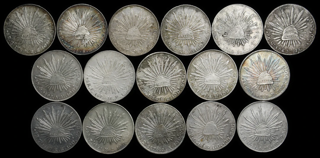 MEXICO. Group of 8 Reales (16 Pieces), 1859-93. Average Grade: EXTREMELY