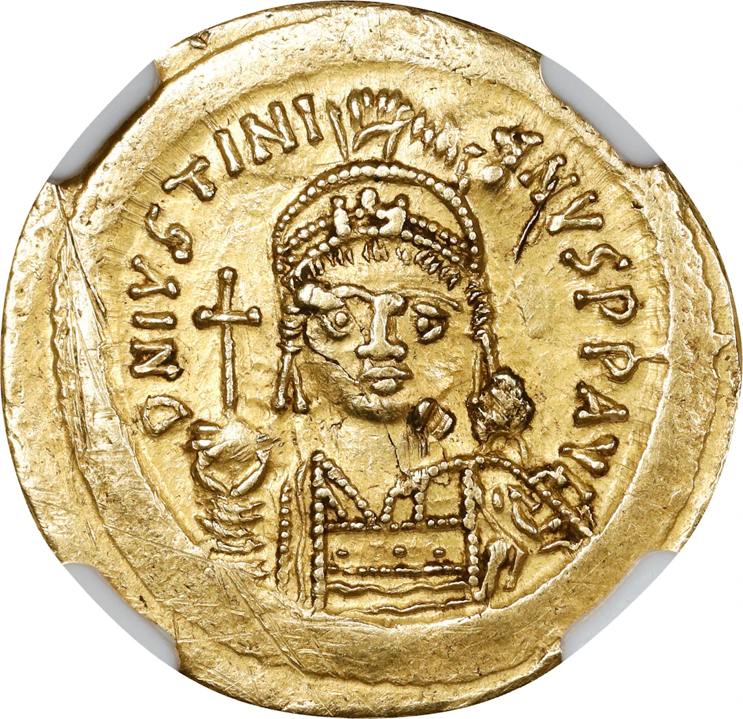 JUSTINIAN I, 527-565. AV Solidus (4.45 gms), Constantinople Mint