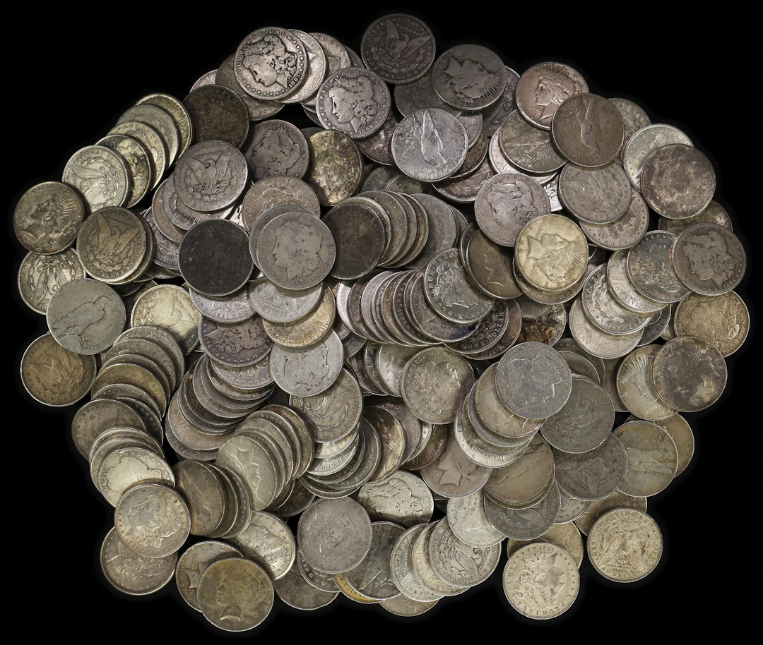 (193.35 oz, 6013.958 g ASW). Lot of (250) Mixed Date Morgan and Peace