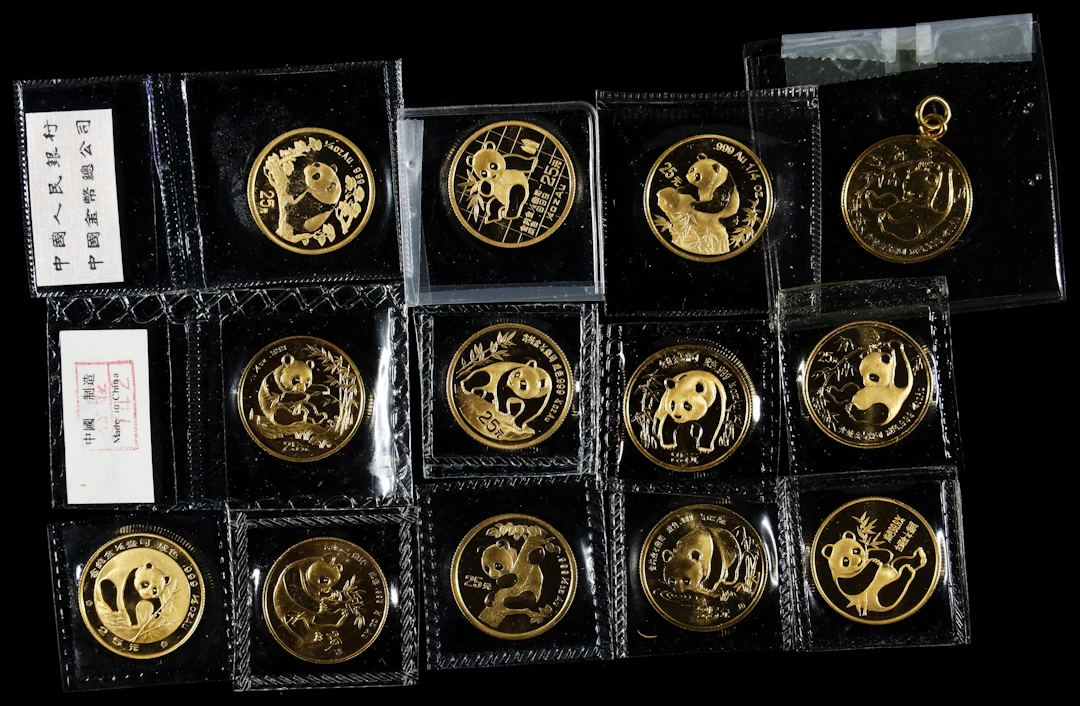(t) CHINA. Group of Gold 25 Yuan (13 Pieces), 1982-99. Panda Series.