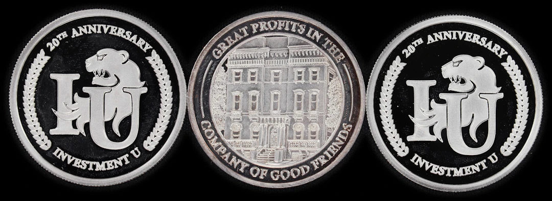 (3 oz, 93.312 g ASW). Lot of (3) The Oxford Club 1 oz Silver Rounds.