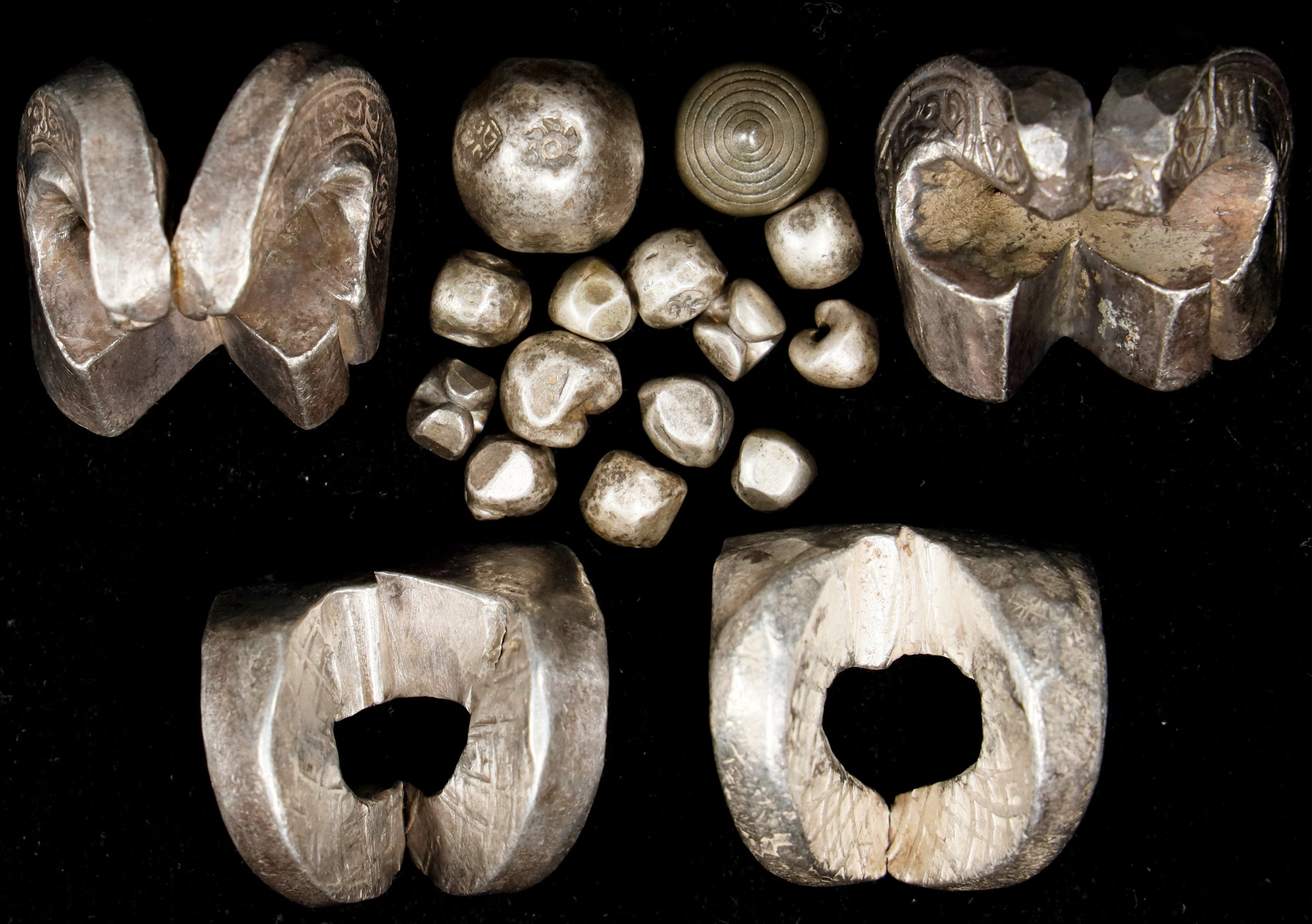 (◊) THAILAND. Group of Elephant Tusk & Bullet Monies (18 Pieces)
