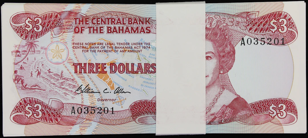 BAHAMAS. Pack of (100). Central Bank of the Bahamas. 3 Dollars, 1974.