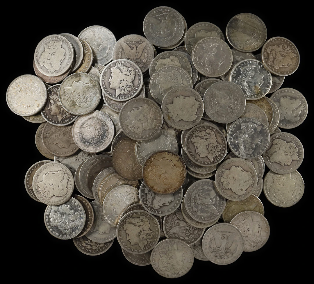 (87.394 oz, 2718.309 g ASW). Lot of (113) Mixed Date Morgan and Peace
