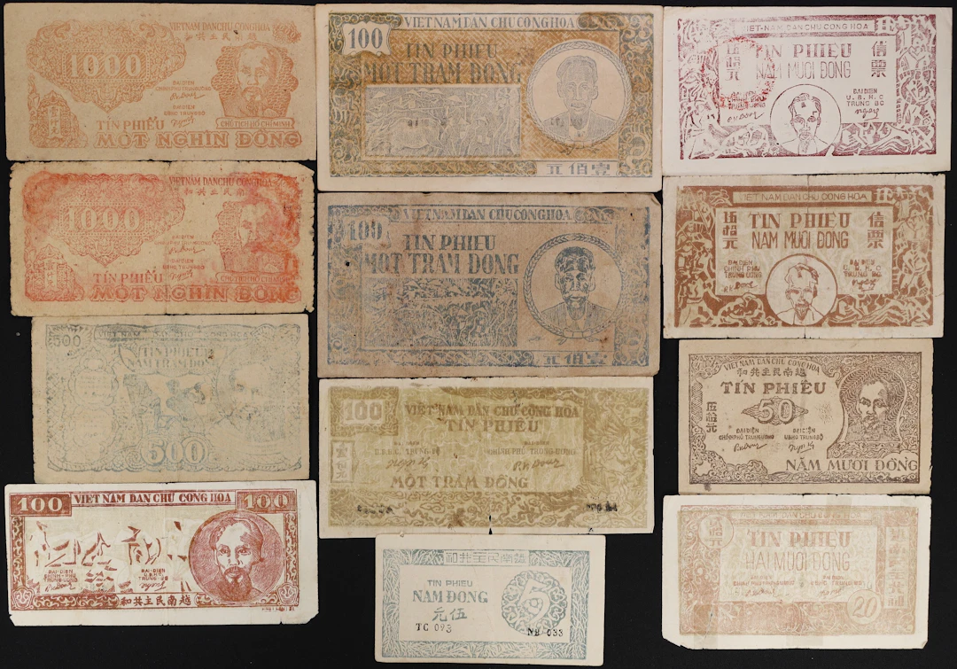 VIETNAM. Lot of (12). Viet-Nam Dan-Chu Cong-Hoa. 5, 20, 50, 100, 500