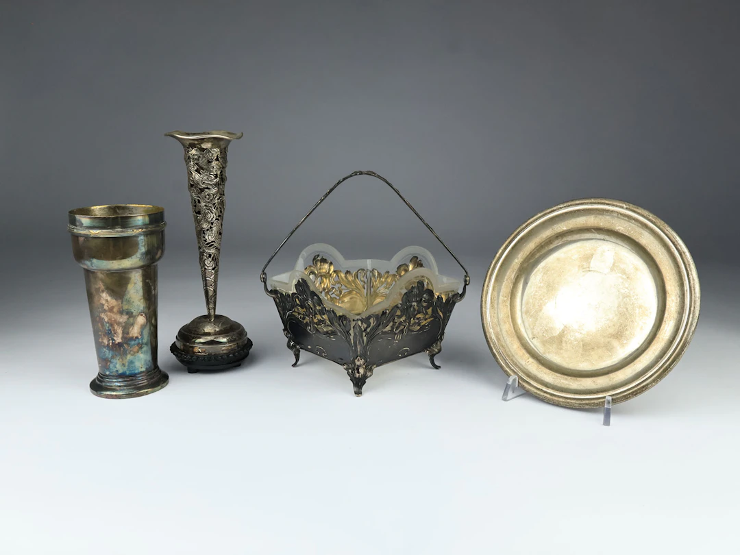 Konvolut - Schale, Teller, Vase & Becher