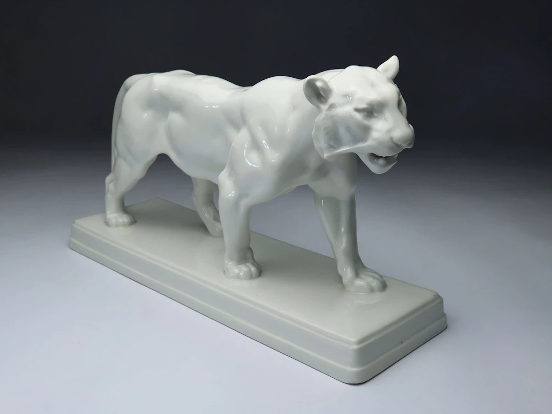 KPM - Schreitender Tiger