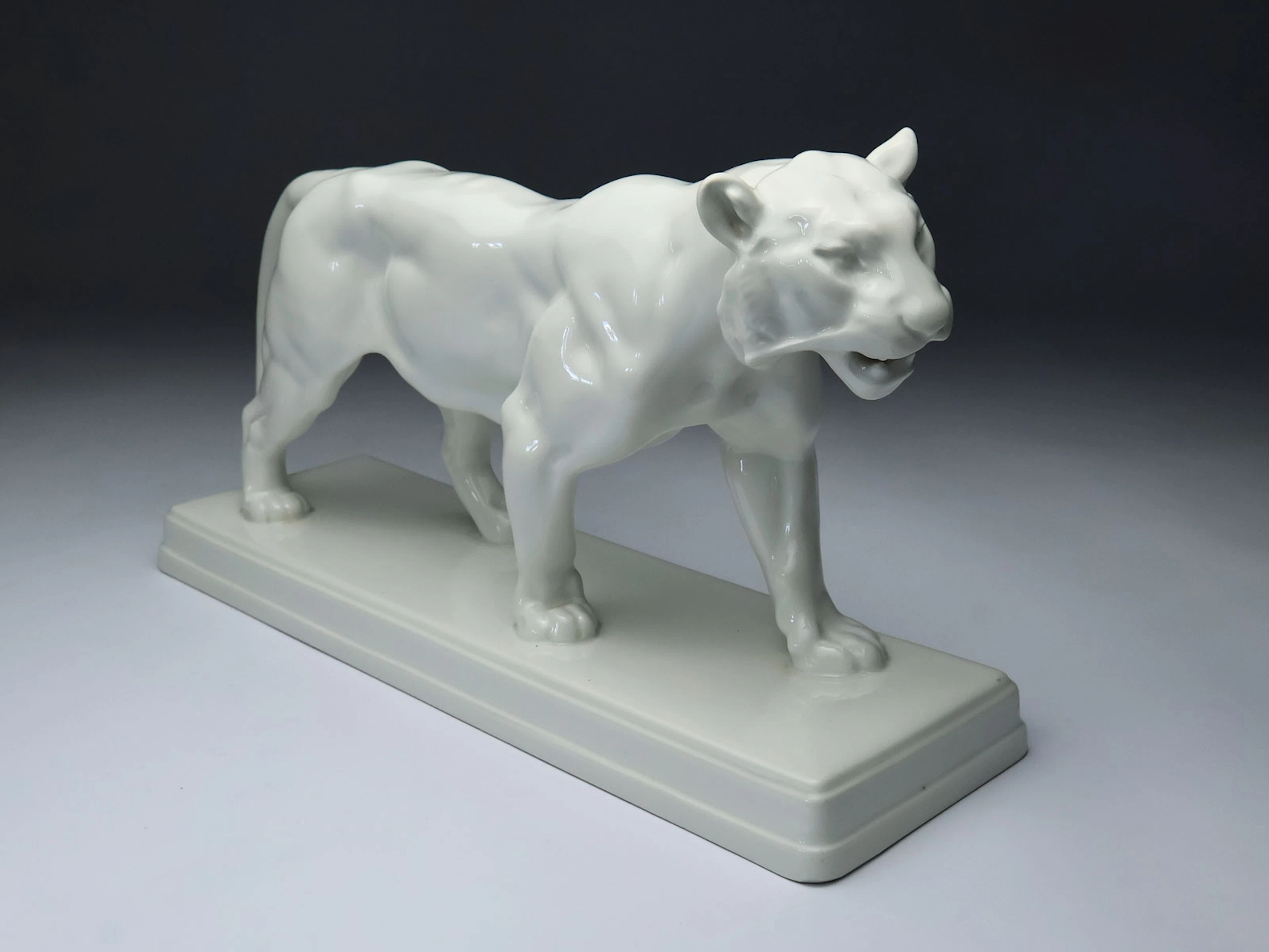 KPM - Schreitender Tiger