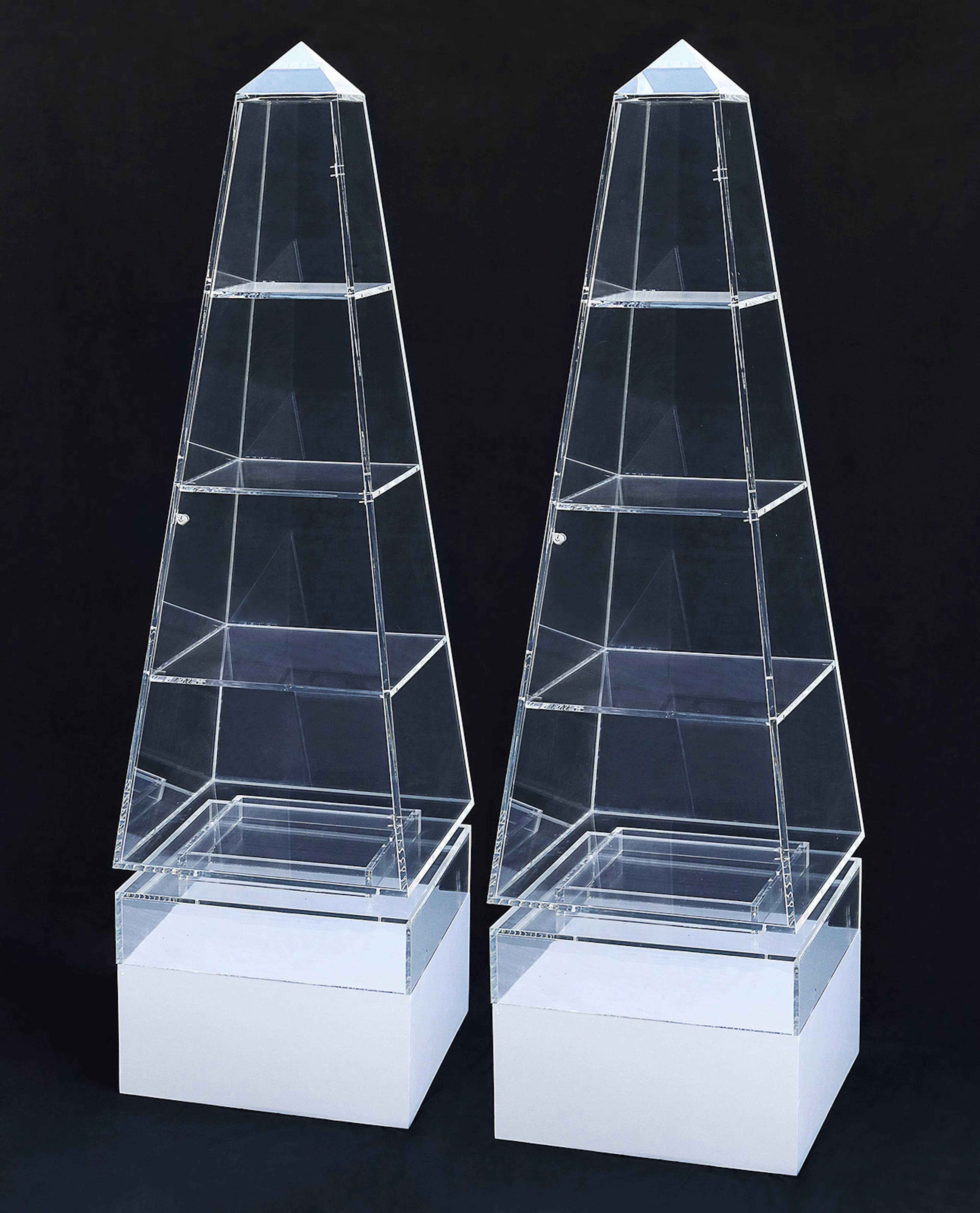 Design - Obelisk - Vitrinenschränke - Paar