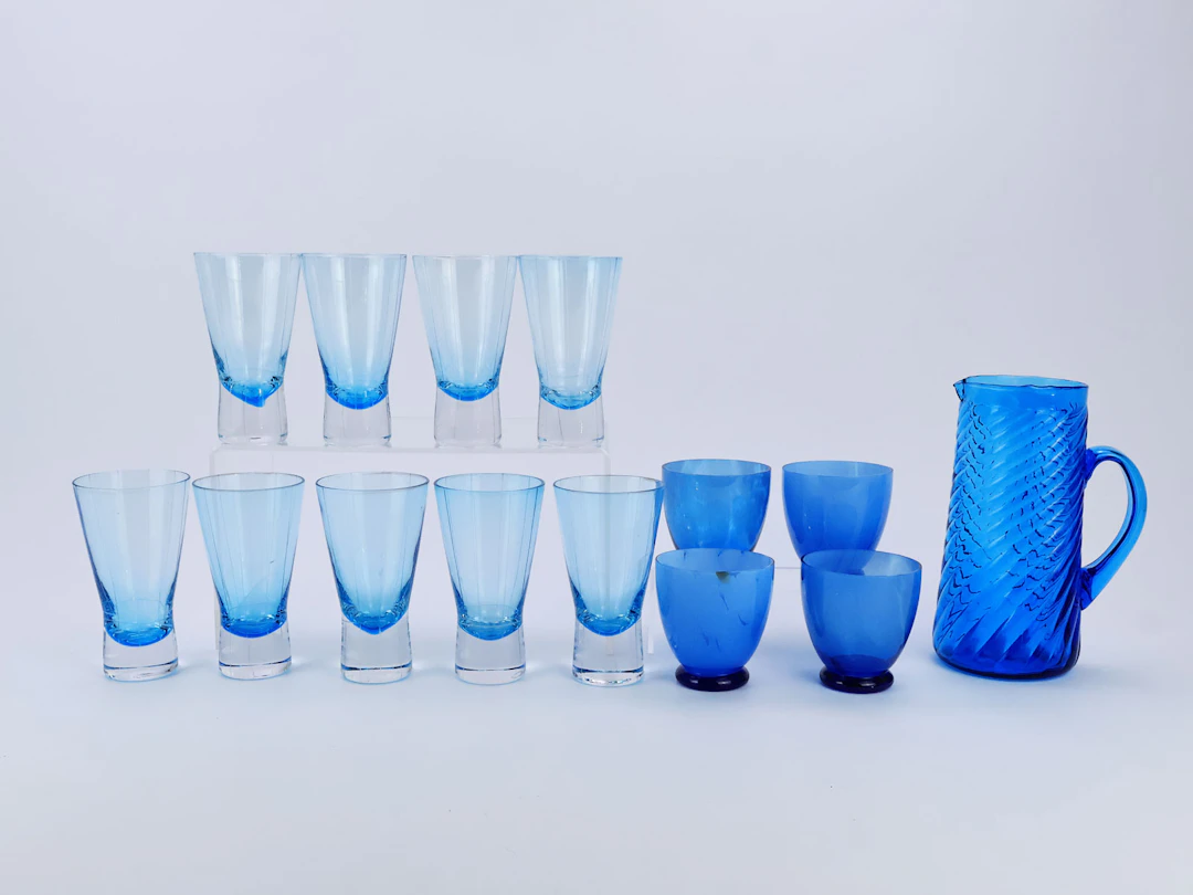 Konvolut blaues Glas