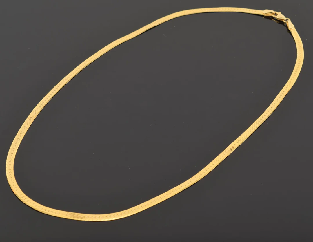 14K gold flat herringbone style chain necklace. Marked 14K and Italy
