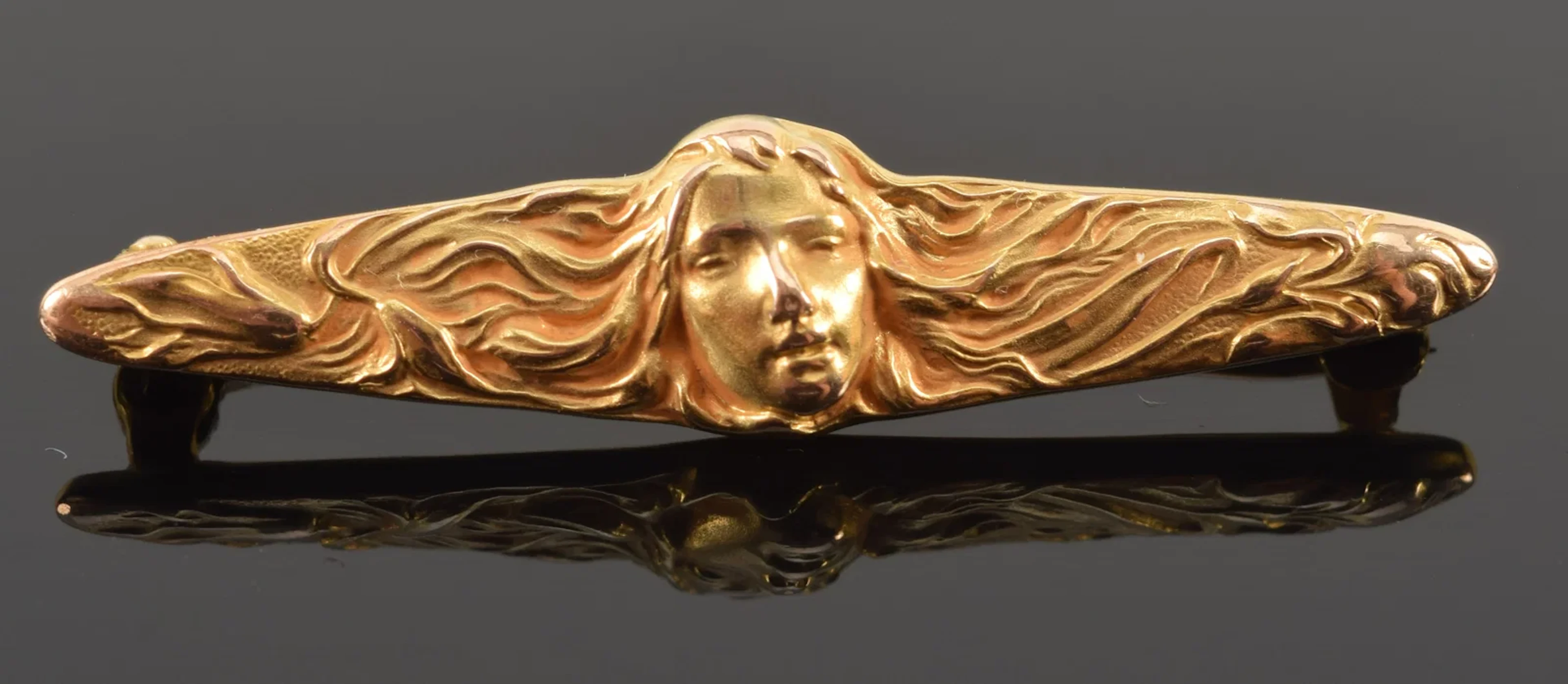 14K gold art nouveau bar pin. Decoration of a woman's head with flowing