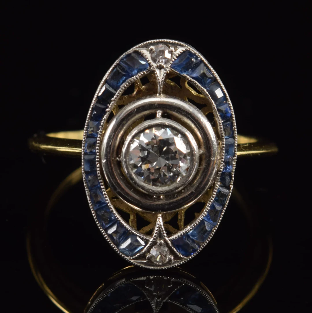 Retro 14K gold diamond and sapphire ring. Central round cut diamond