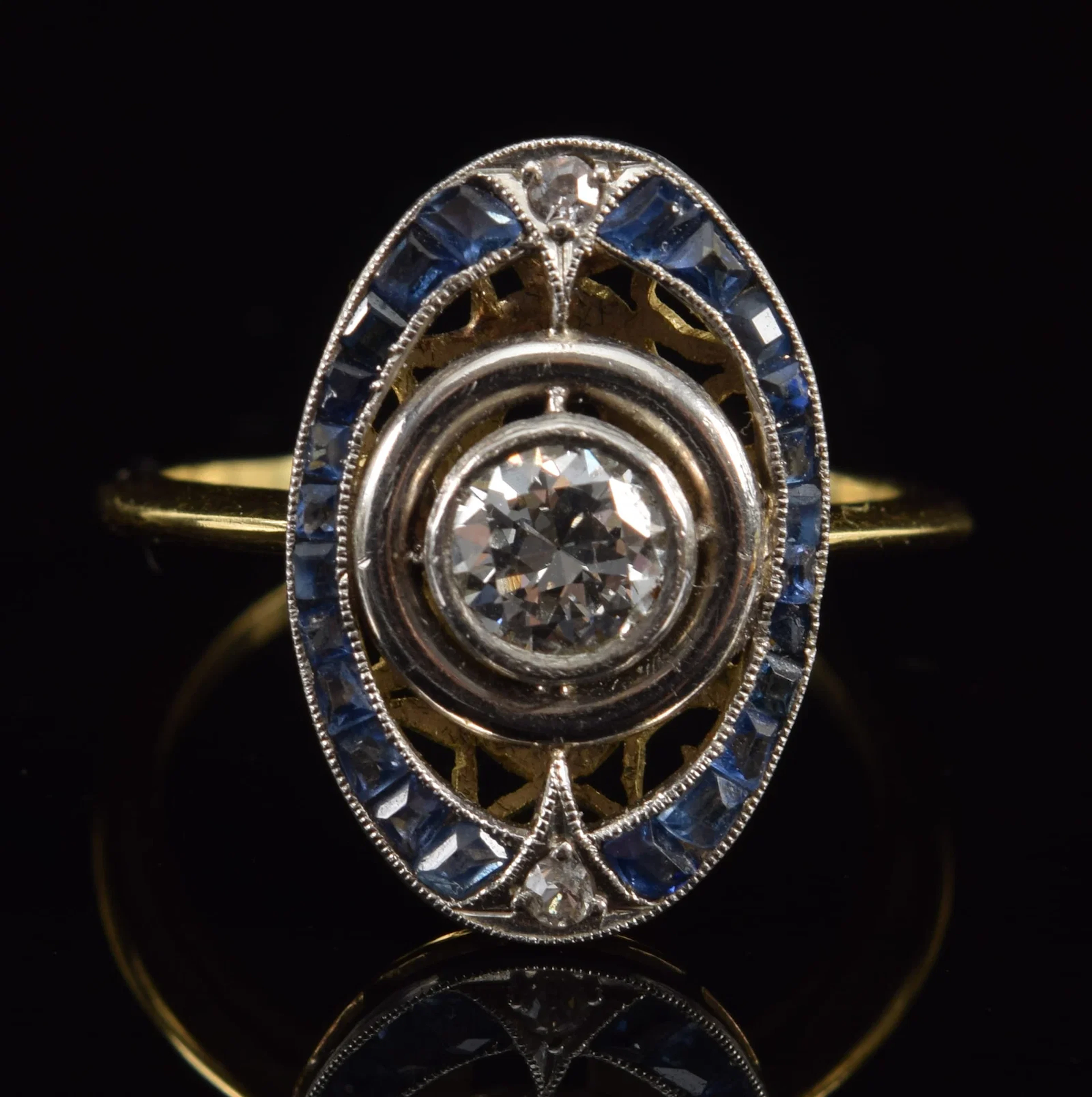 Retro 14K gold diamond and sapphire ring. Central round cut diamond