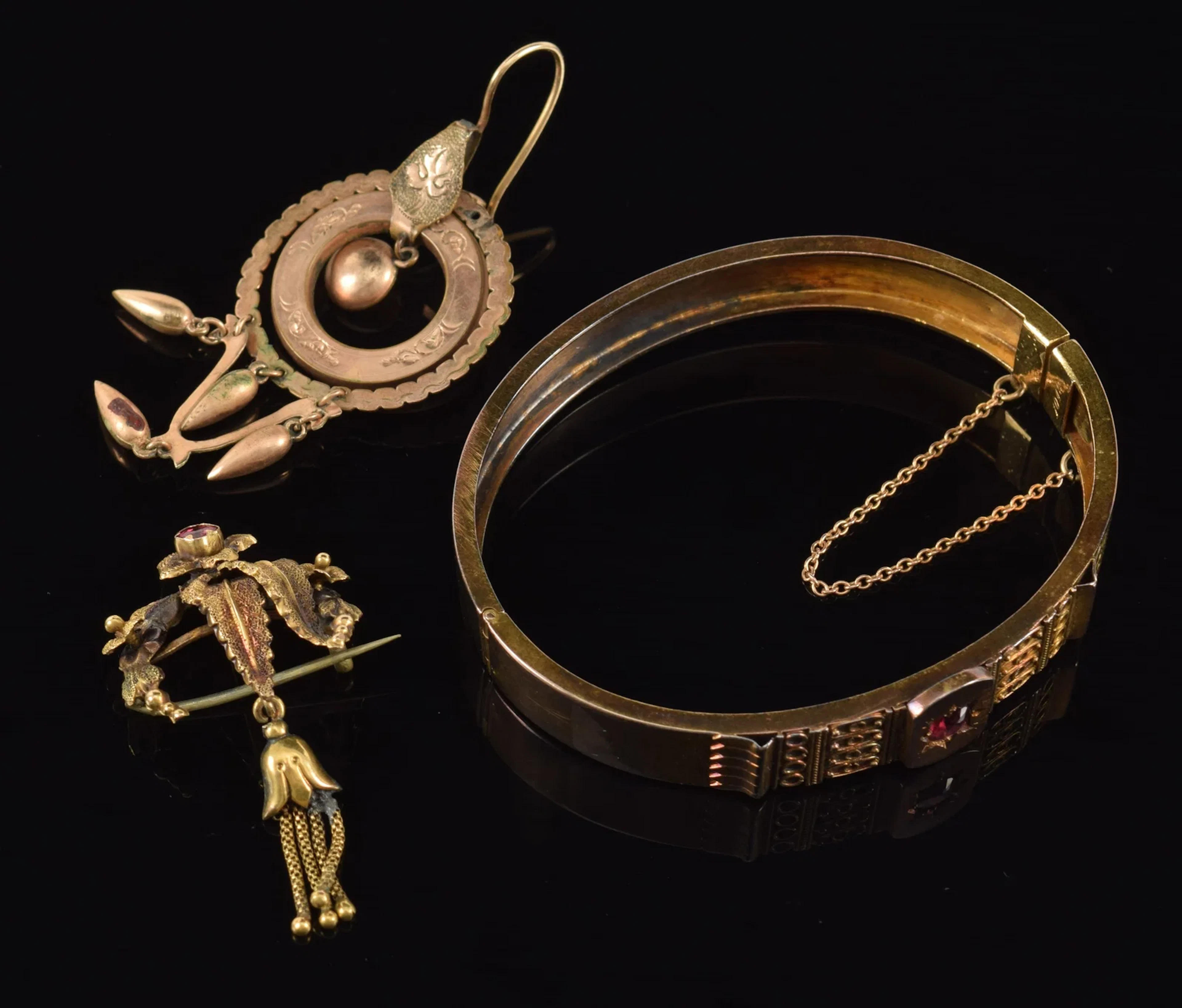 Lot of antique gold jewelry. To include: 1) 14K gold bangle bracelet