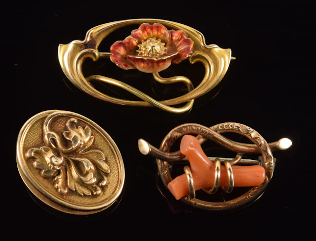 3 antique gold pins. 1) 14K art nouveau enameled flower pin. 1.25in