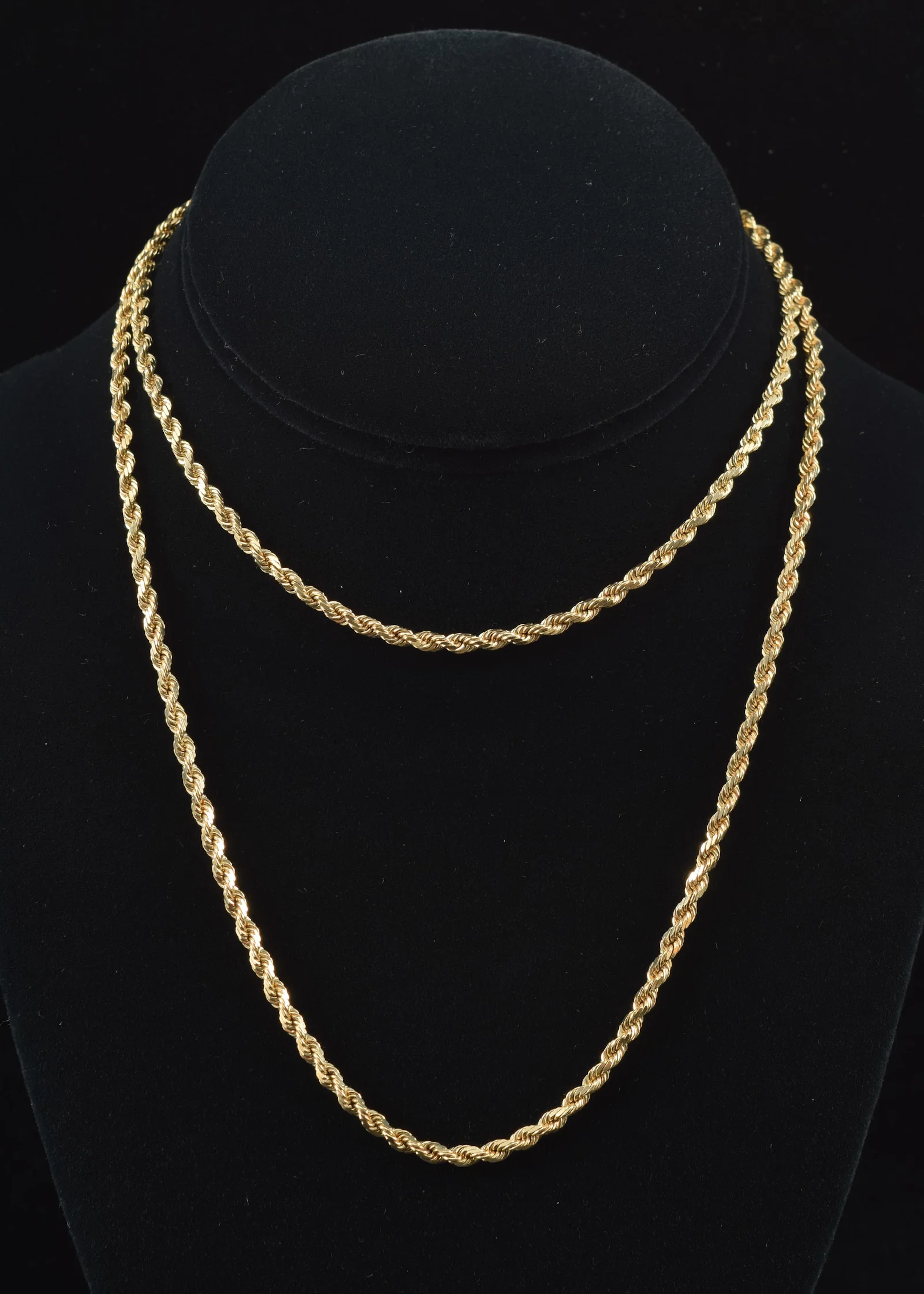 14K gold rope twist necklace. Clasp marked 14K. 30in length. 25.1 grams.