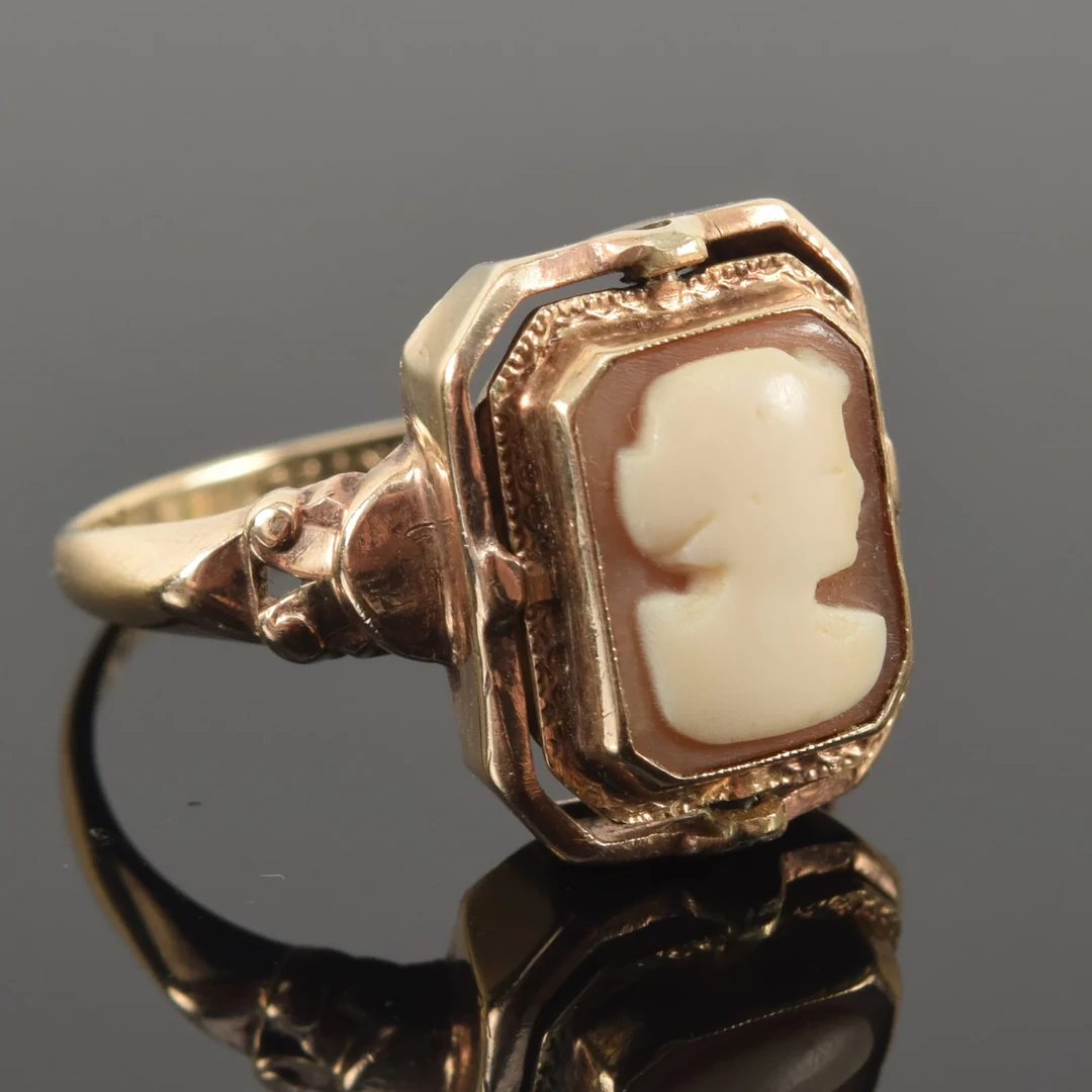 Victorian 10K gold flip ring. One side with a cameo, the other with