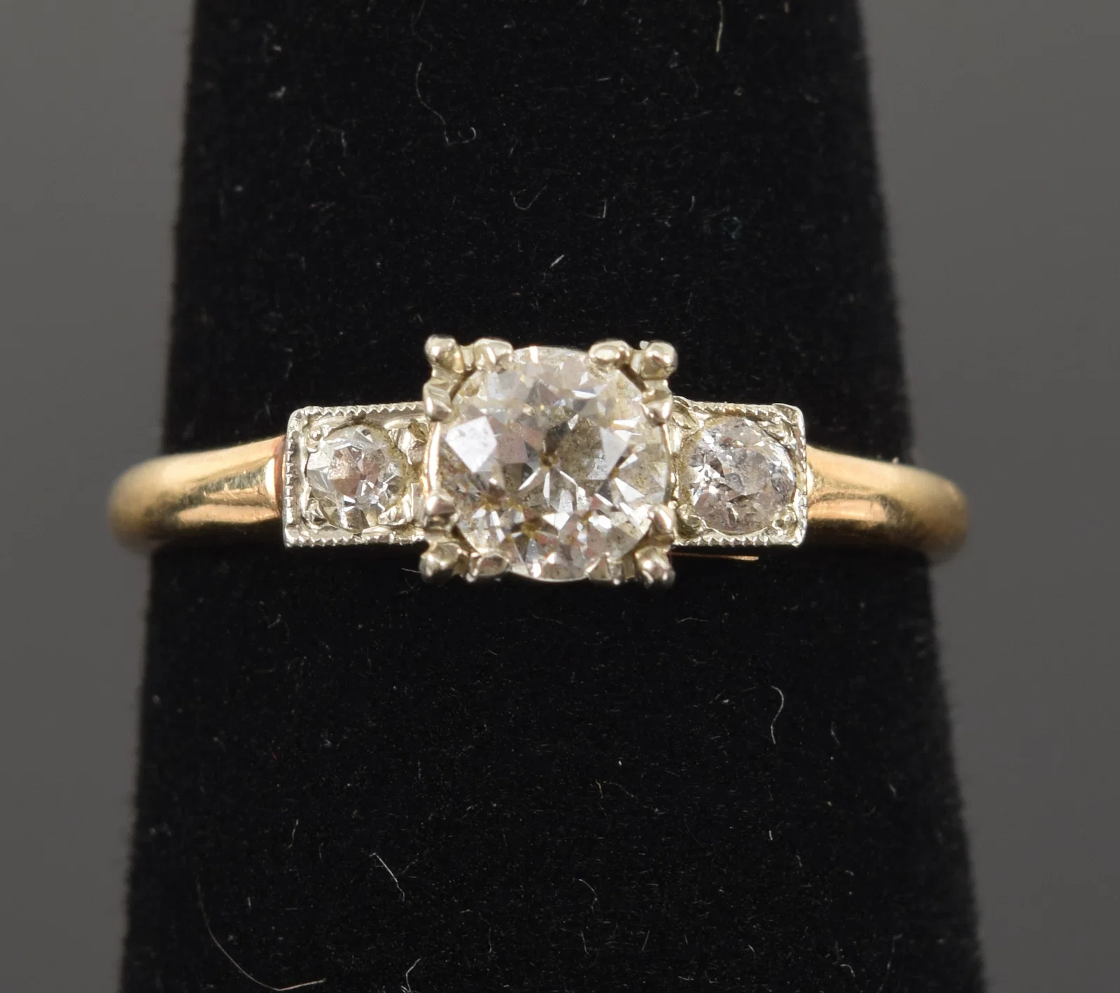 Vintage 14K gold diamond ring. Central round cut diamond measuring