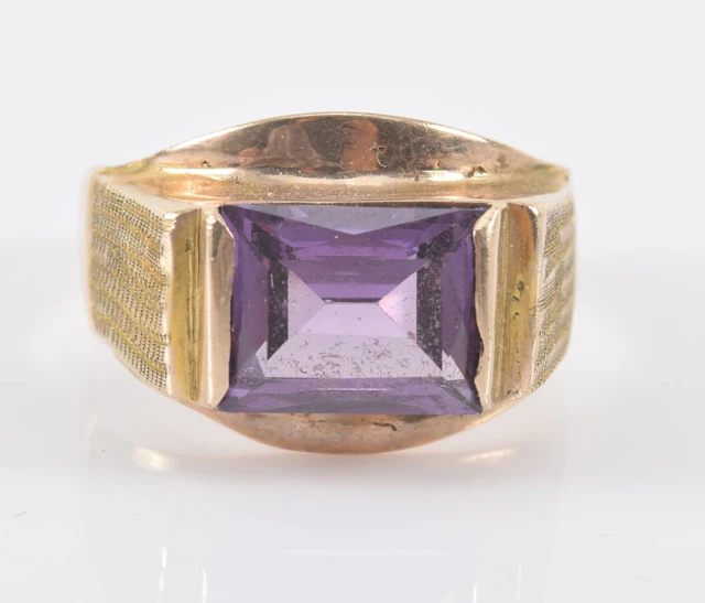 Vintage 14K gold amethyst ring. Rectangular cut amethyst stone measures