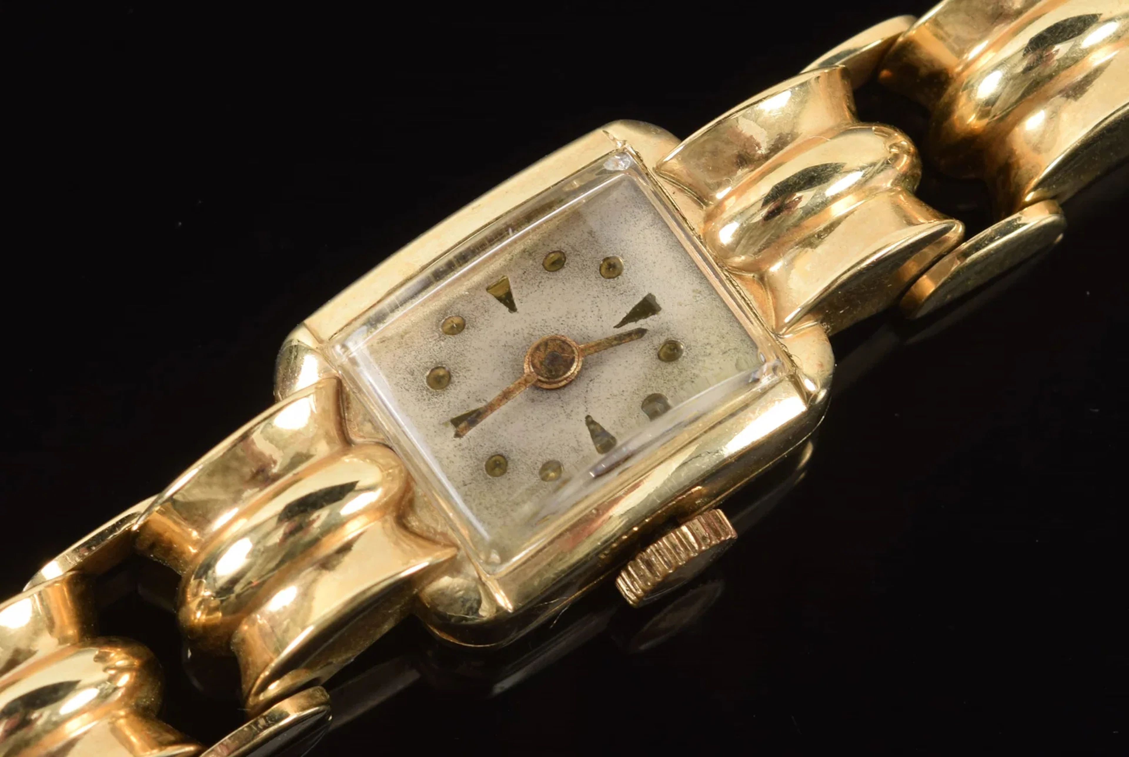 Vintage 14K gold ladies' wristwatch. Marked 14K gold on reverse. 3