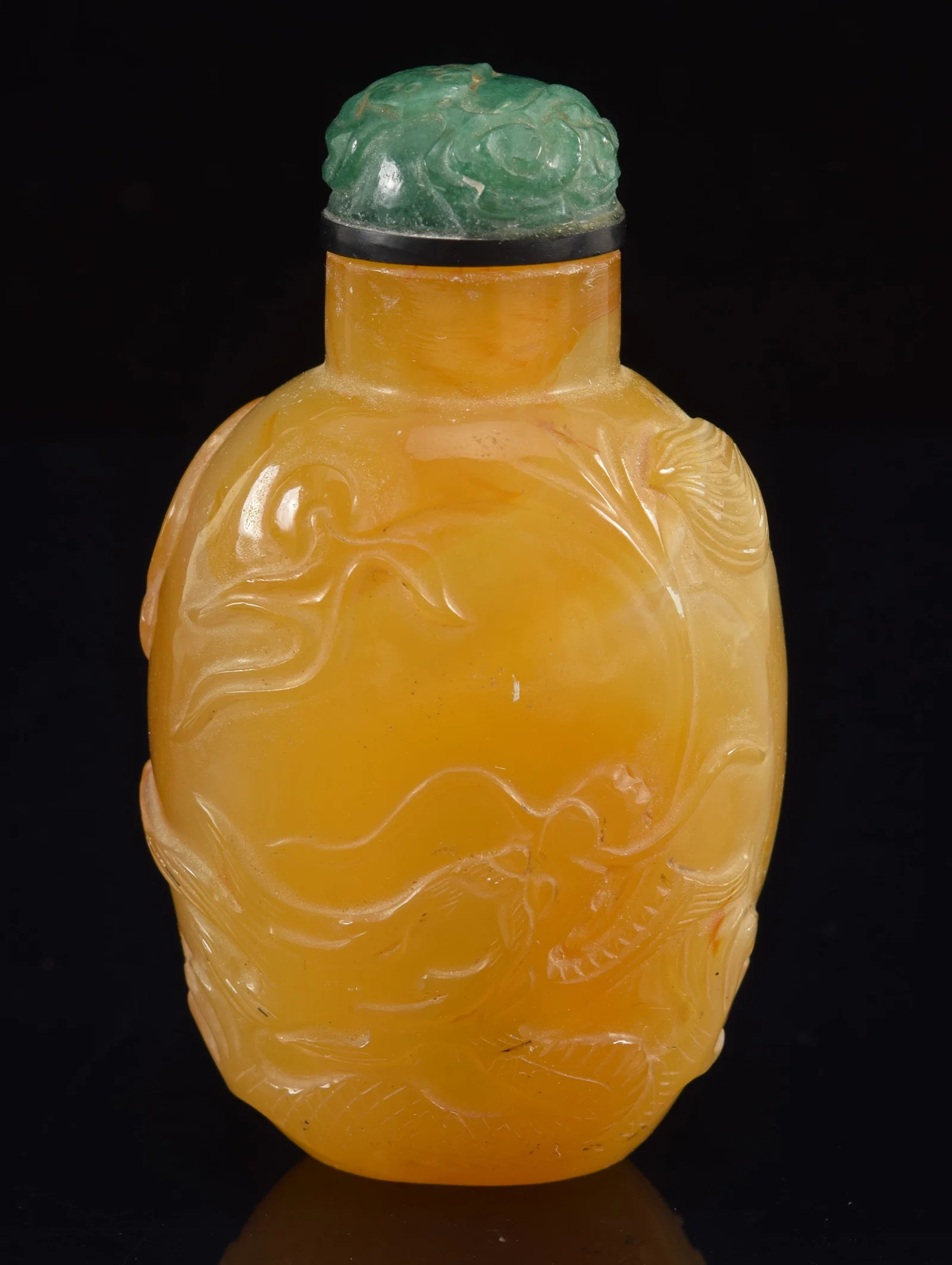 18th/19th century Chinese unusual carved yellow agate snuff bottle.