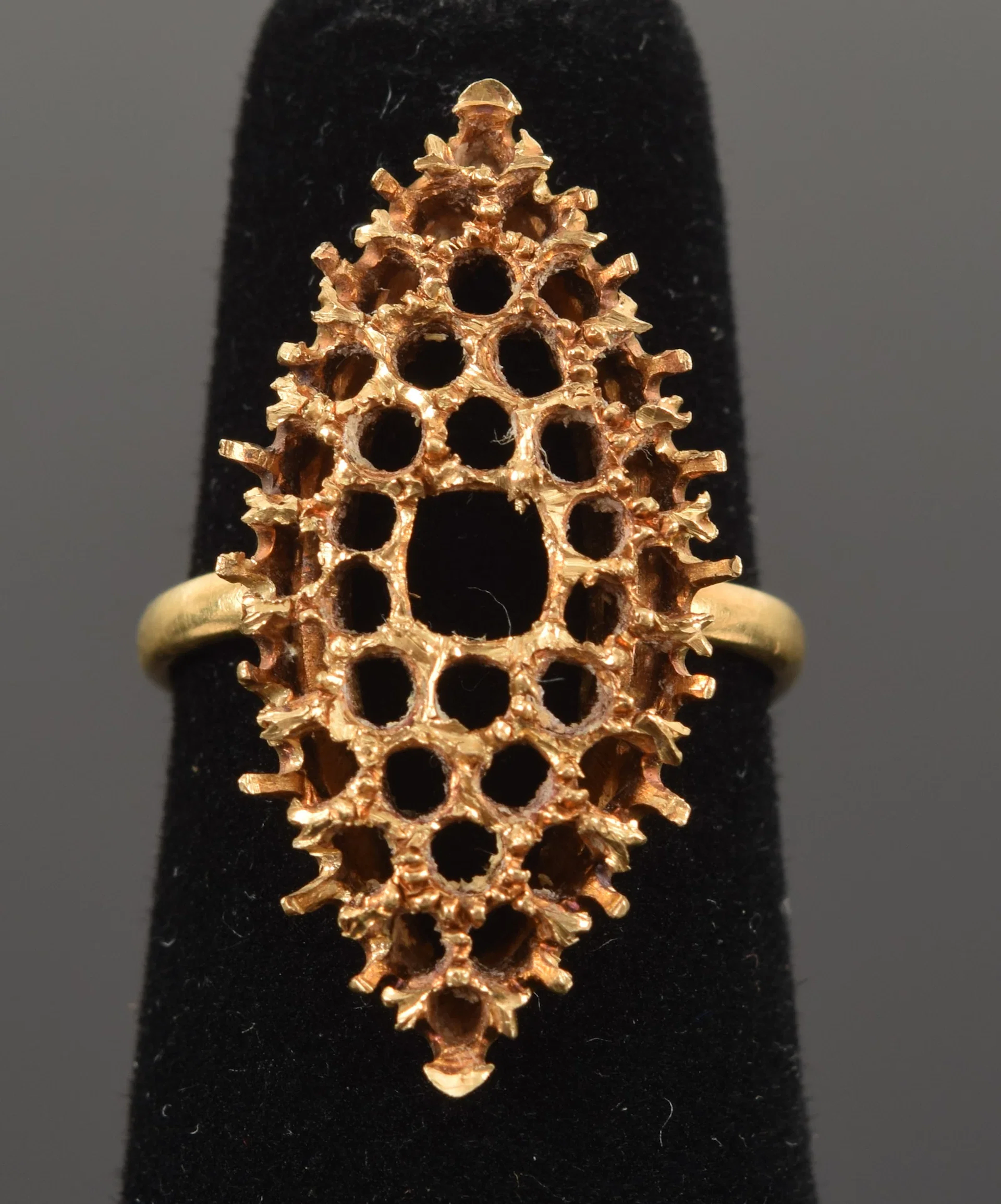 Vintage 18K gold Tiffany & Co. ring setting. Empty cluster setting