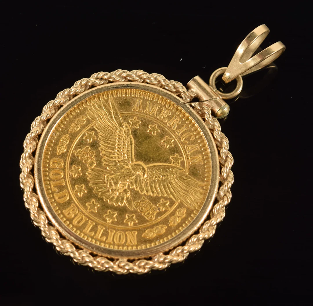 5 gram fine gold bullion coin, mounted as a pendant. Mountings marked