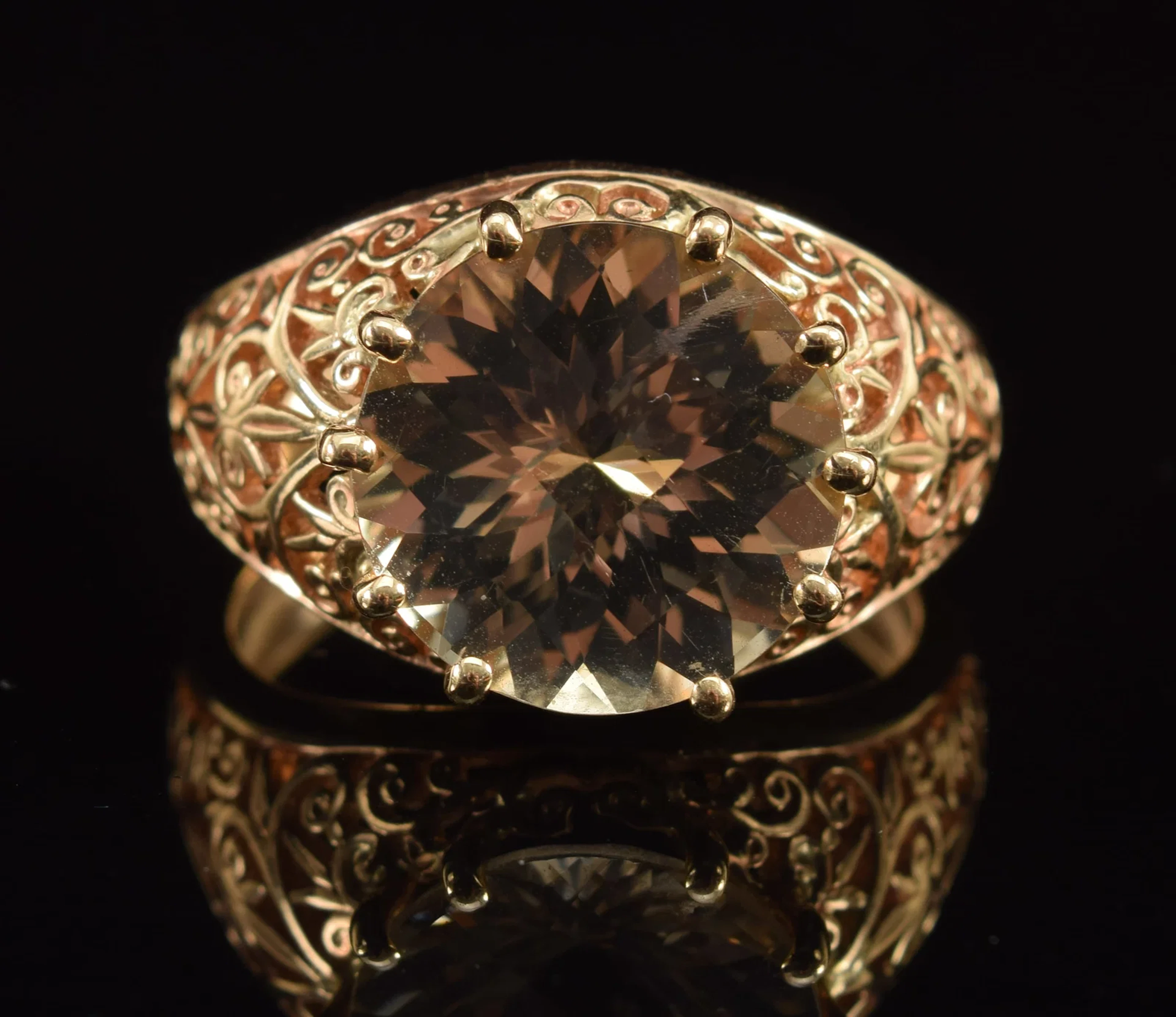 14K gold lemon citrine mounted ring. Large round faceted citrine (13.9mm)