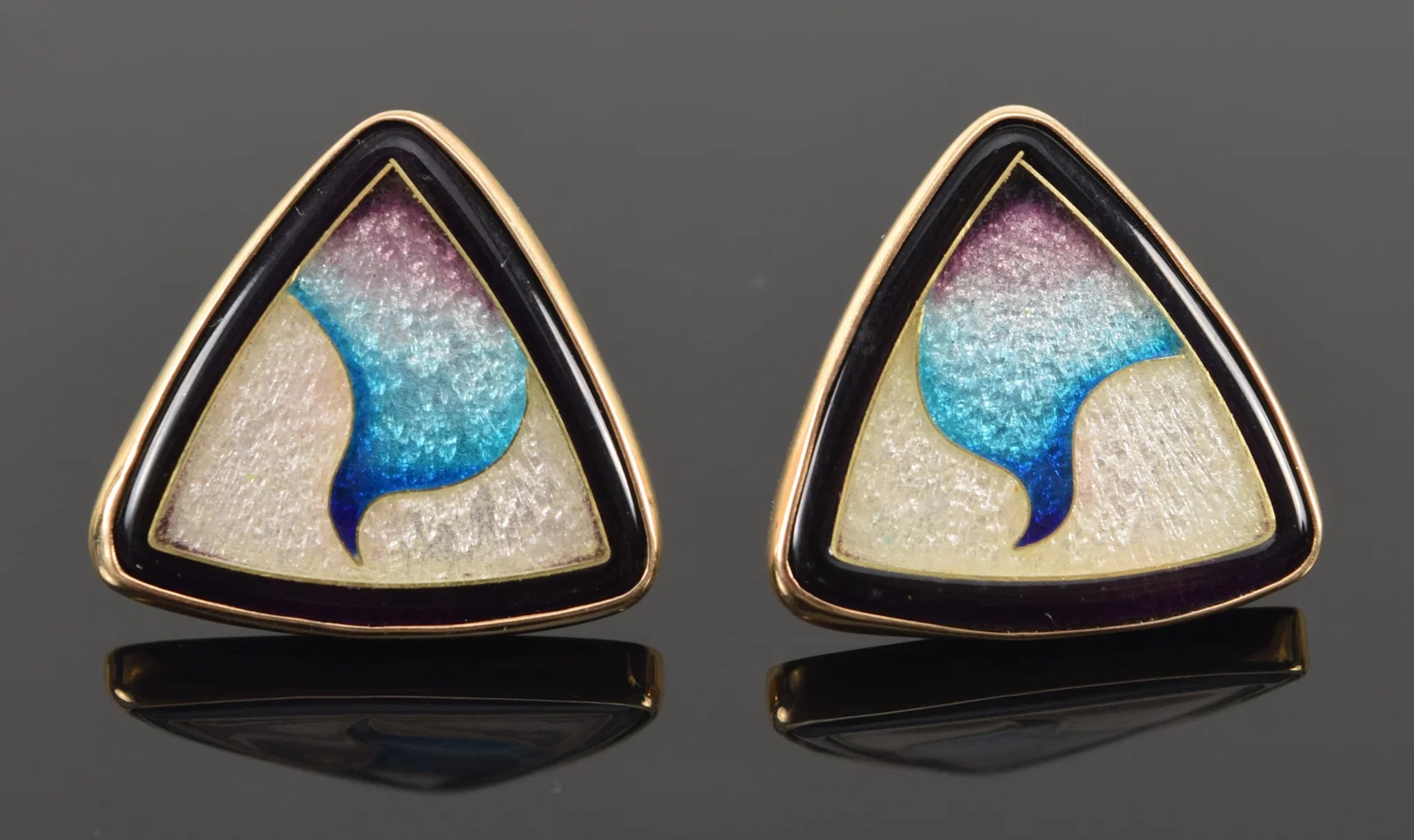14K gold enamel decorated earrings. Triangular form with black enamel
