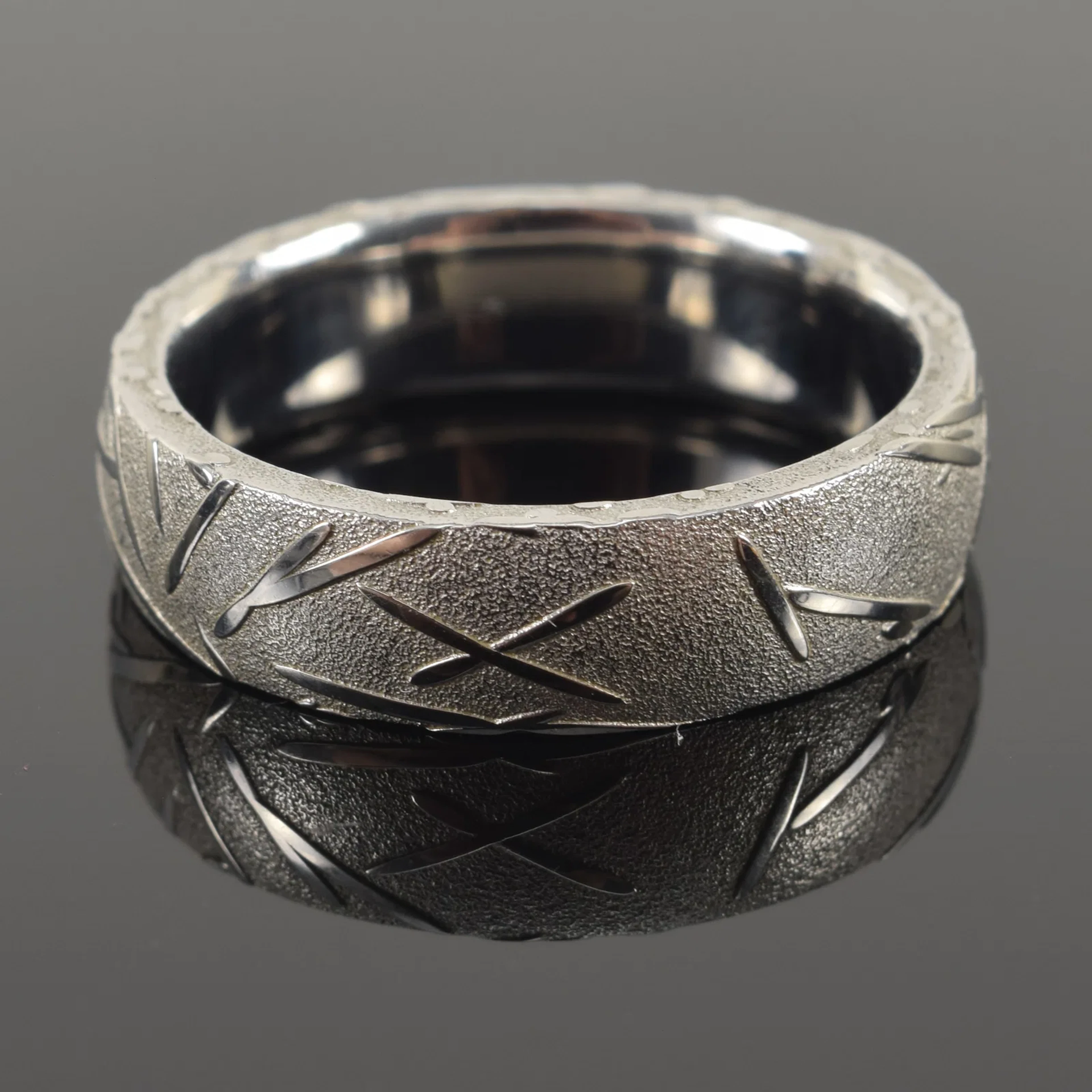 Chris Ploof Damascus steel band. Aesthetic design of scattered pine