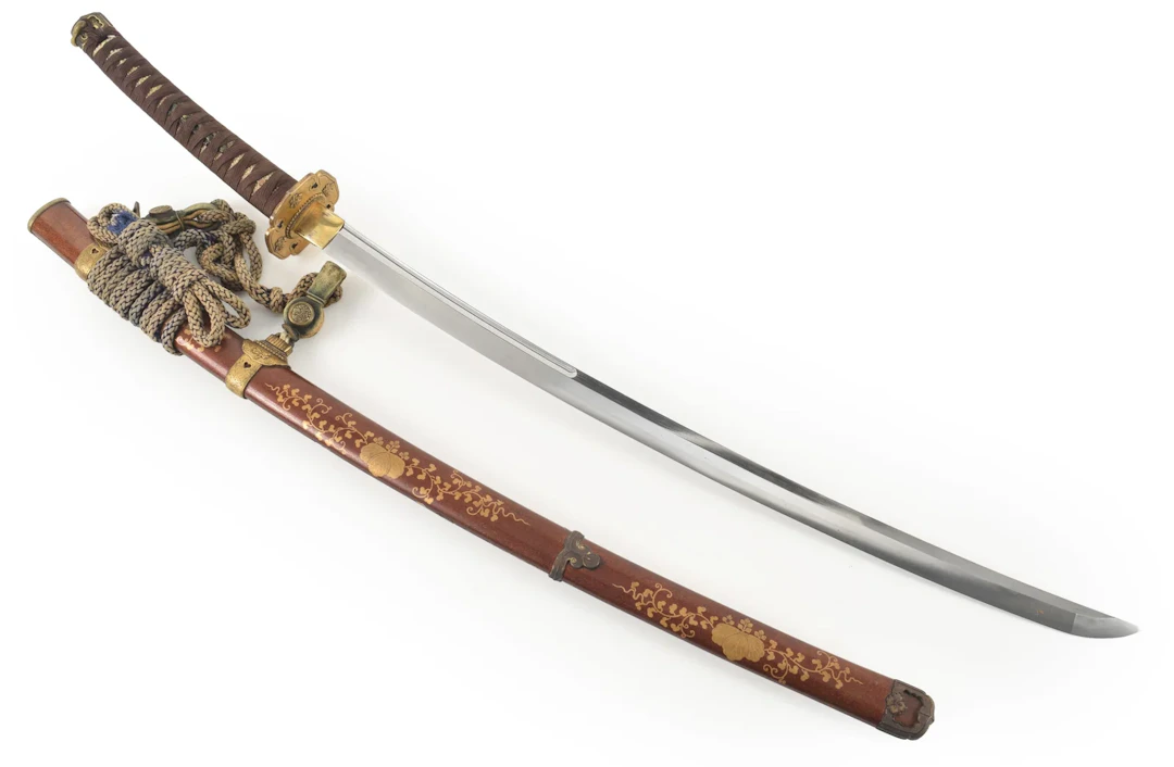 Japanese Katana in Rare Suspended Koshirae. Late Muromachi - Early