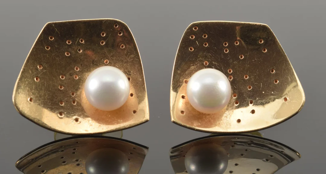 Betsy Fuller 14K gold pearl modernist earrings. Stamped and signed