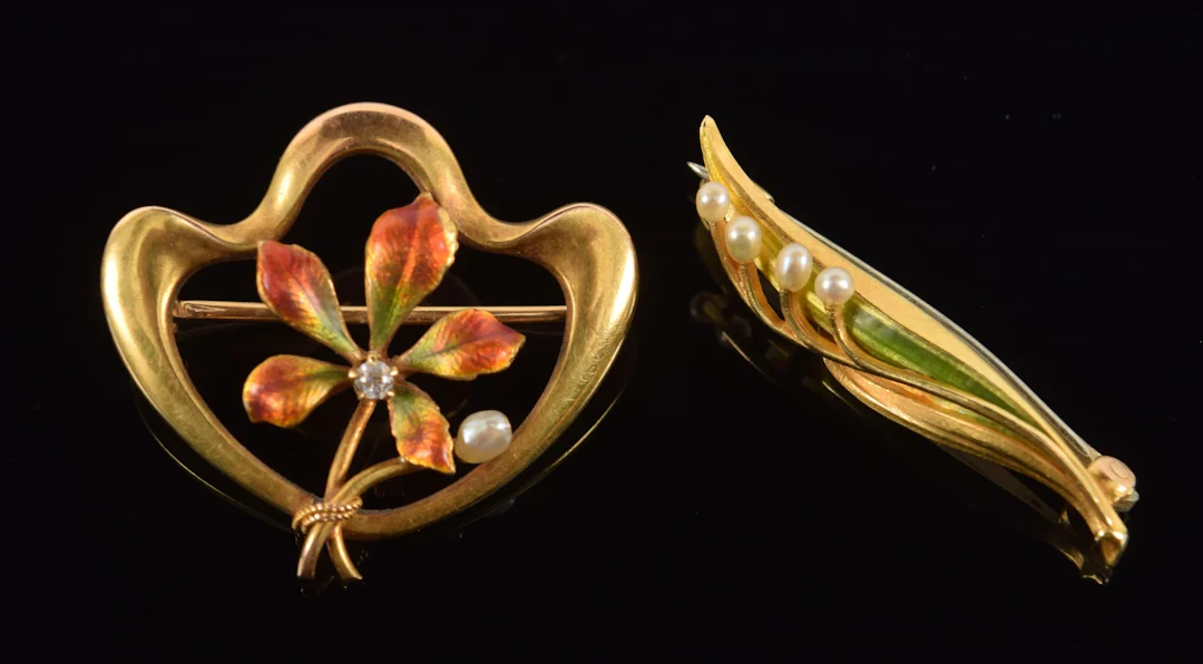 2 art nouveau 14K gold enamel decorated pins. 1) Flower form with
