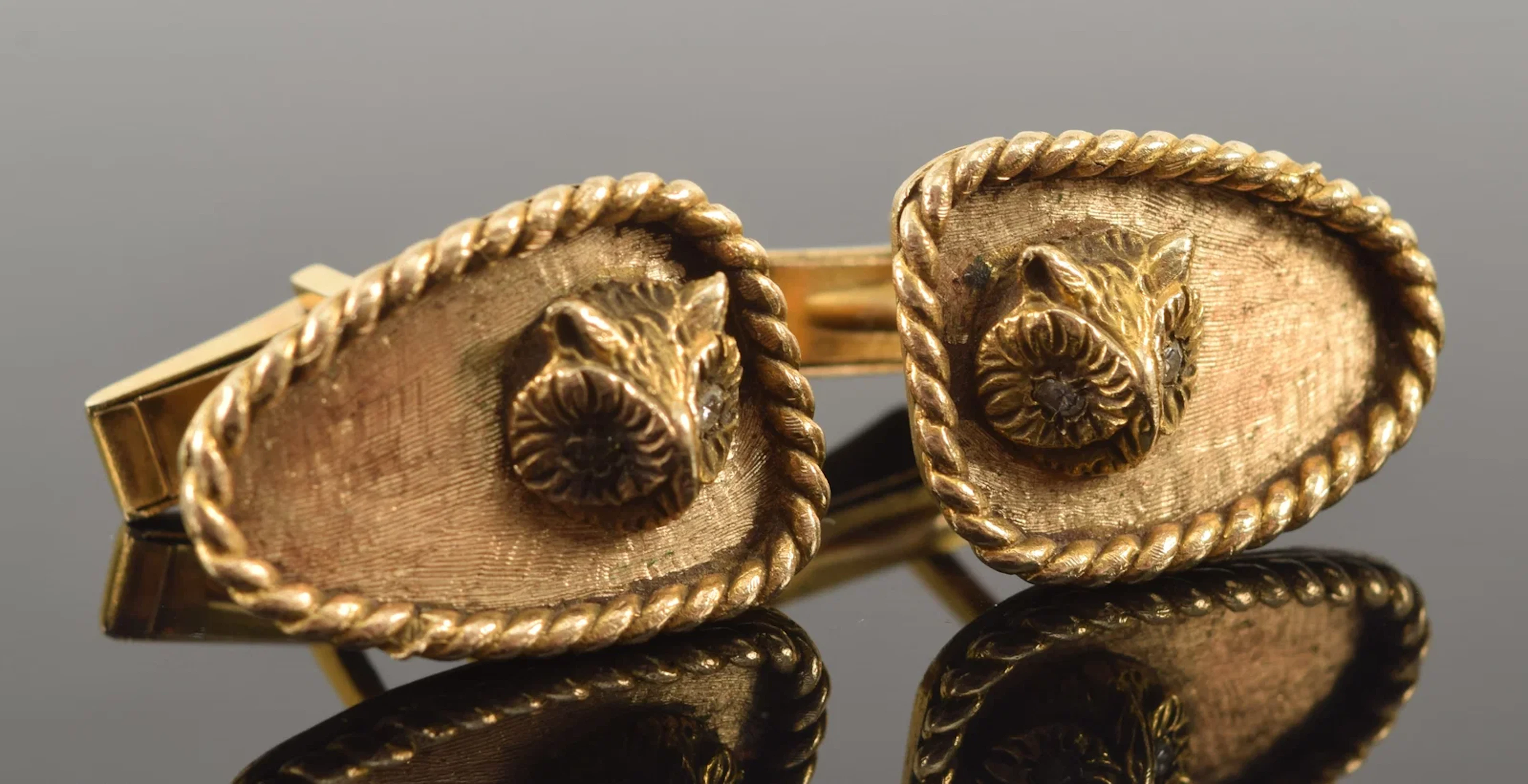 Vintage 14K gold owl head cufflinks. Braid bordered panels with the
