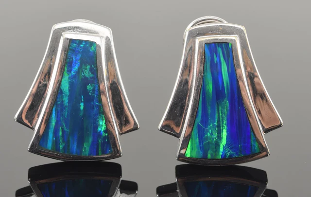 14K white gold opal inlaid earrings. Triangular stepped form with