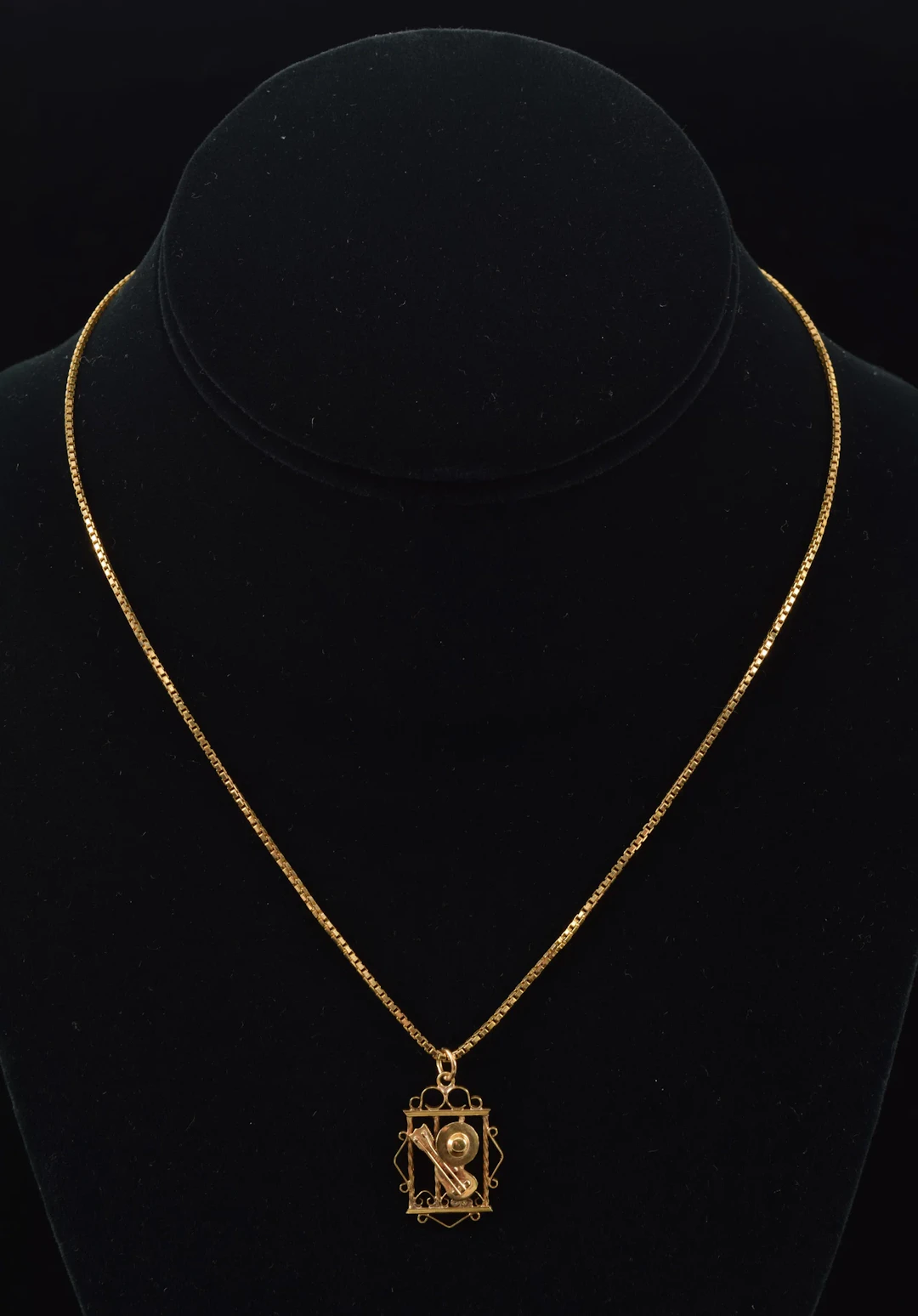 18K gold box link chain necklace and pendant. Openwork pendant with