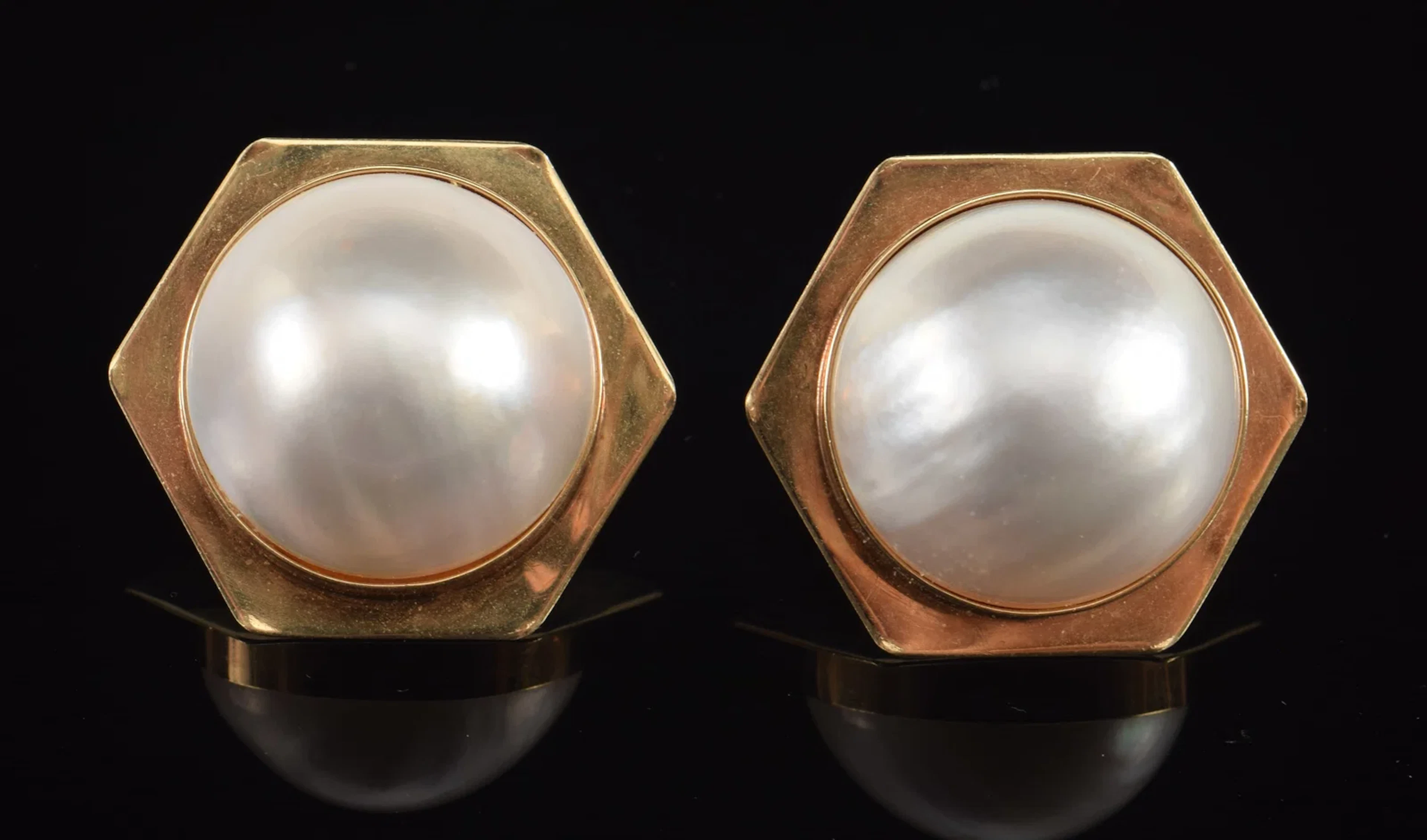 14K gold mabe pearl earrings. Hexagonal form settings. Pearls 19mm