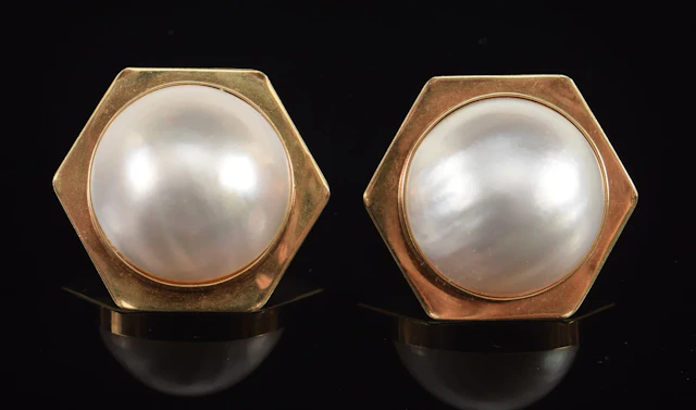 14K gold mabe pearl earrings. Hexagonal form settings. Pearls 19mm