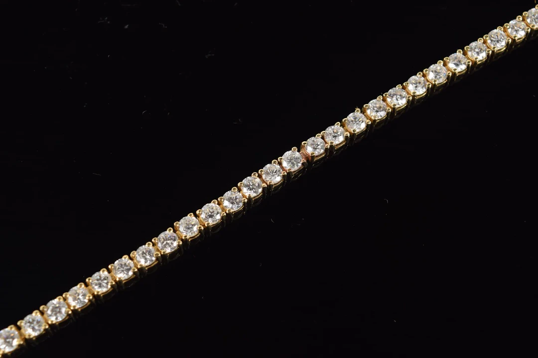 14K gold diamond tennis bracelet. 60 round brilliant cut diamonds