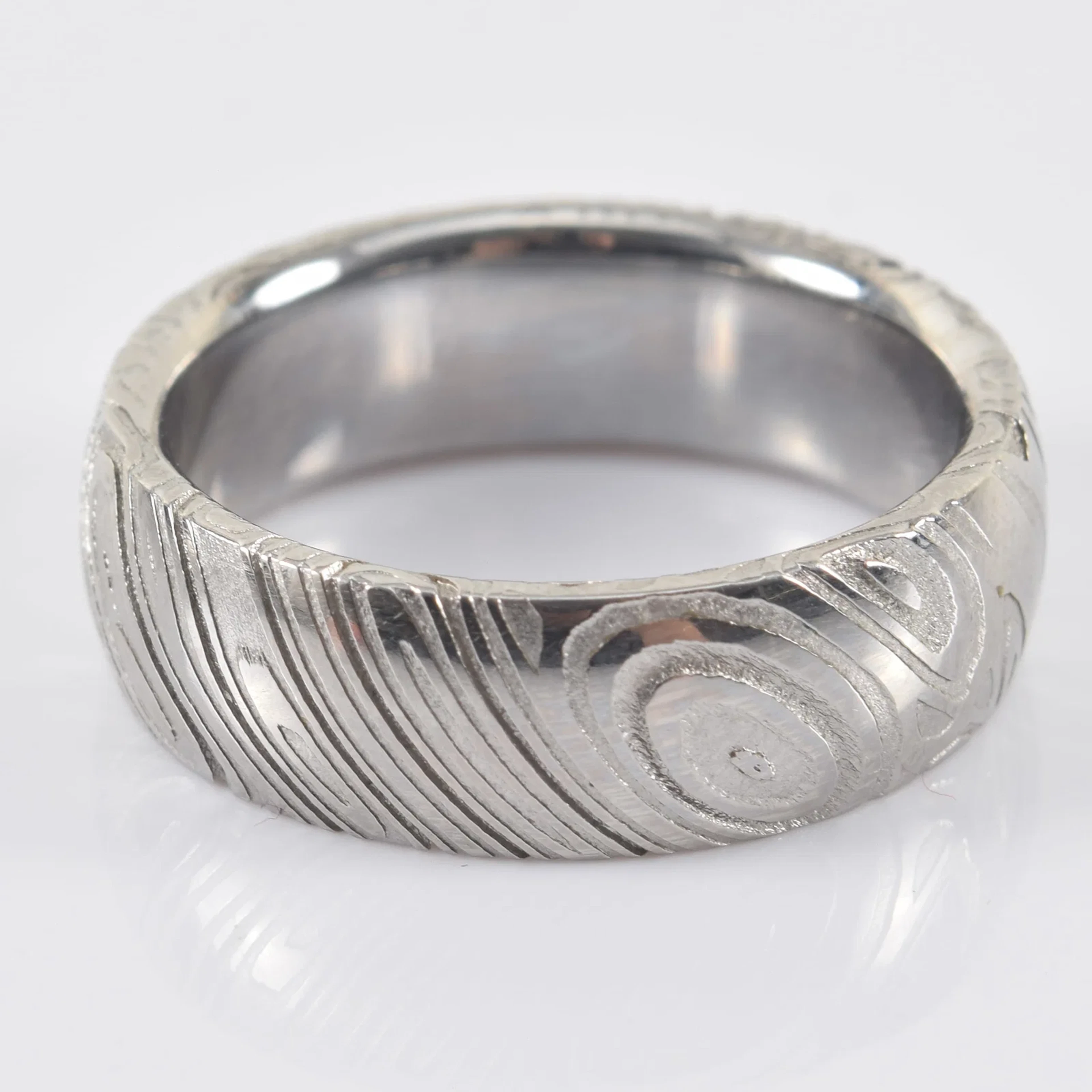 Chris Ploof Damascus steel band. Matte and polished surface design.
