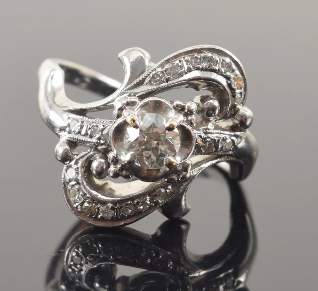 Jabel 19K white gold 0.25ct diamond ring. Marked. Ring size 4. 3.8 grams.