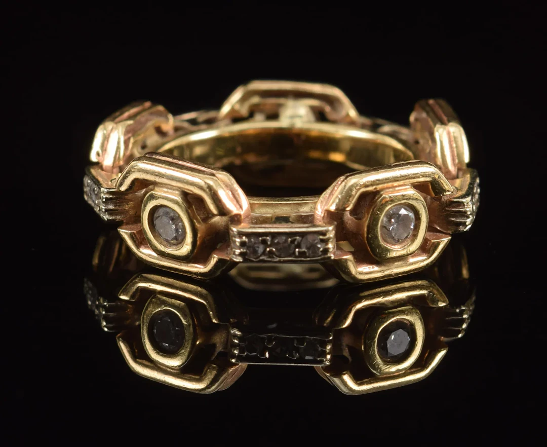 14K gold custom eternity link design diamond ring. 5 links set with